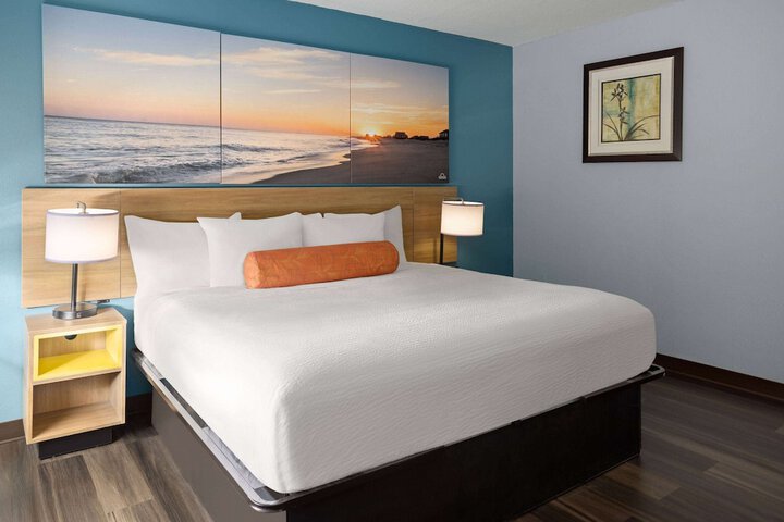 Days Inn by Wyndham Queensbury / Lake George