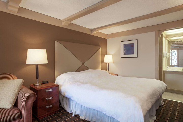 Room 10 of 17