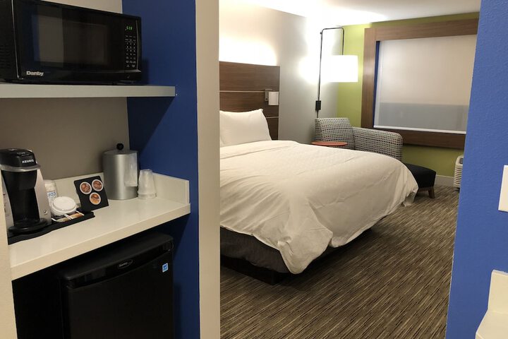 Holiday Inn Express & Suites Racine by IHG