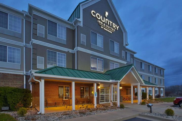 Country Inn & Suites by Radisson Big Rapids, MI
