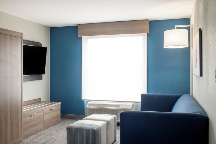 Room 17 of 48