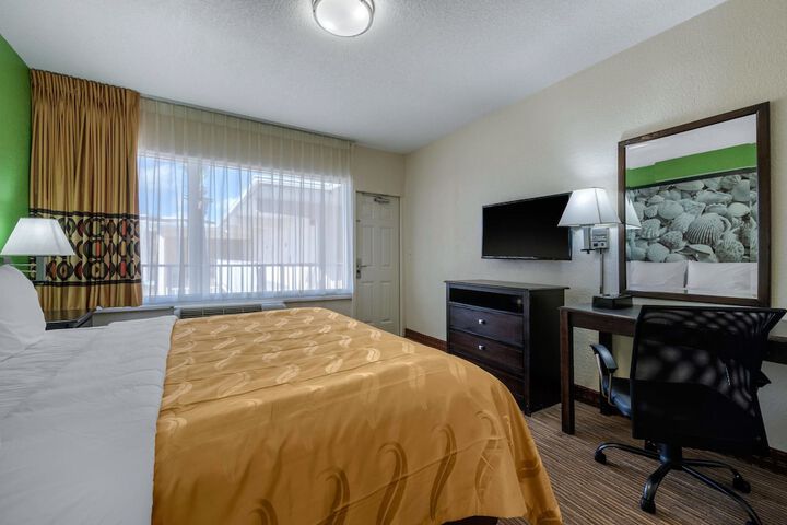 Room 16 of 40
