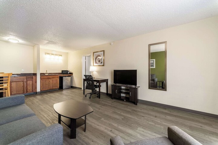 Quality Inn & Suites Vandalia near I-70 and Hwy 51