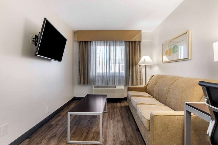 Room 32 of 64