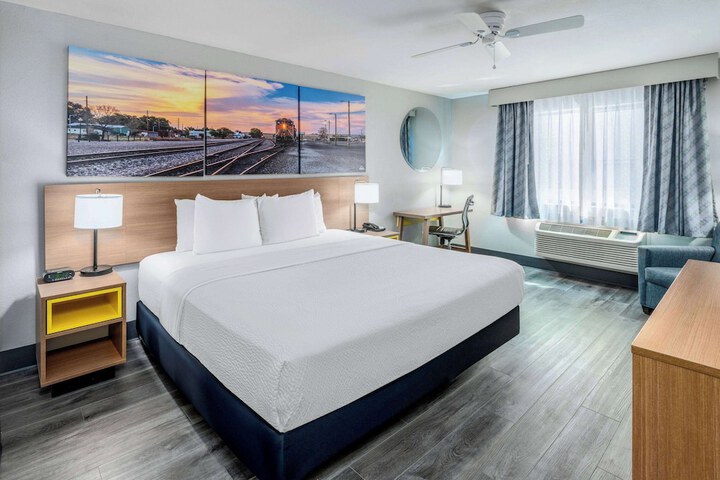 Room 15 of 30