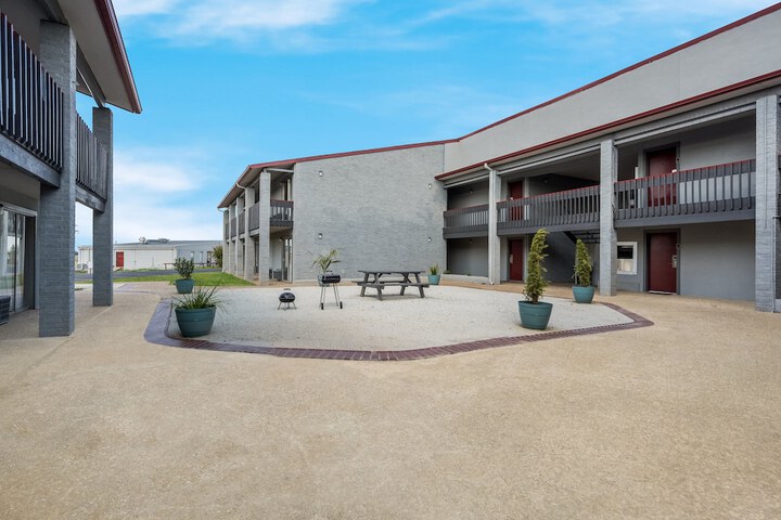 Red Roof Inn Madisonville