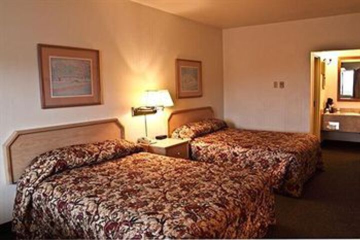 Rodeway Inn & Suites