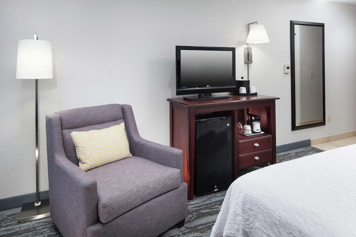 Room 27 of 38