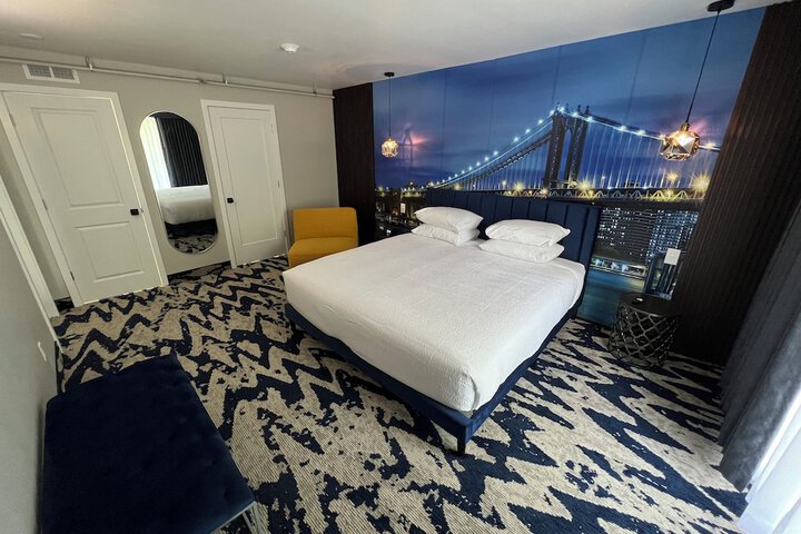 Lighthouse Inn & Suites