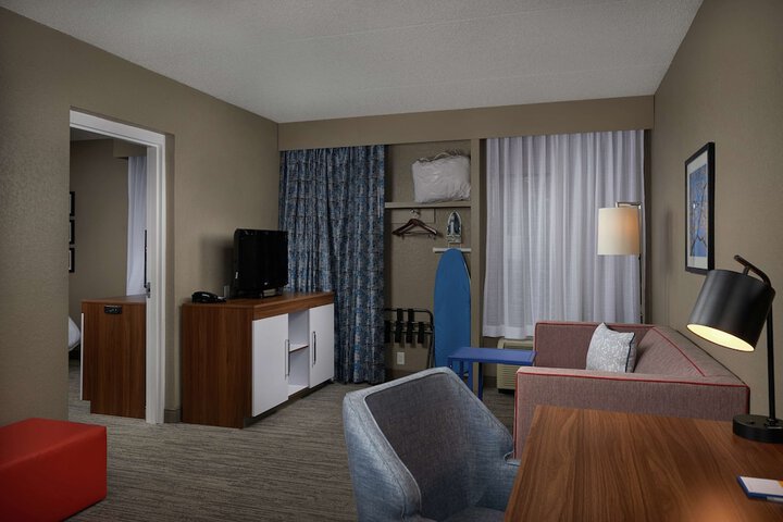 Room 10 of 27