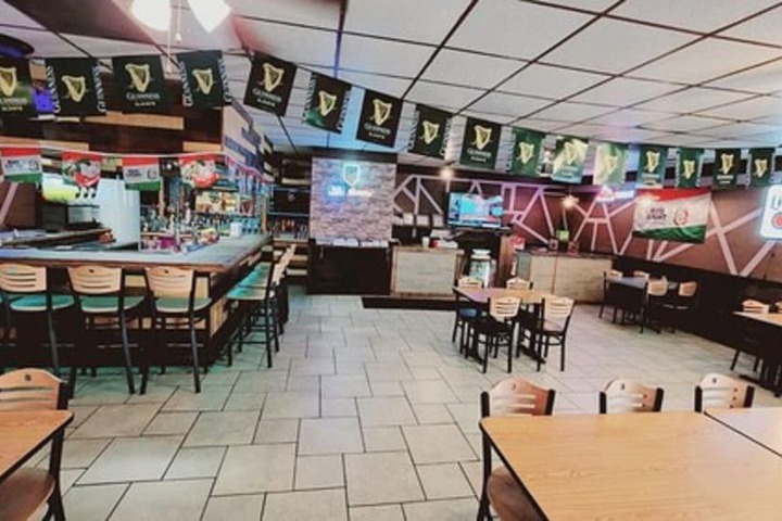 Dining 10 of 13