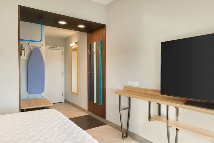 Room 11 of 43