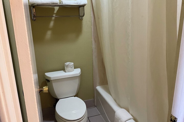 Executive Inn & Suites
