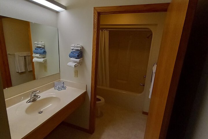 Room 5 of 9