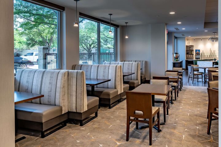 DoubleTree by Hilton Dallas - Farmers Branch