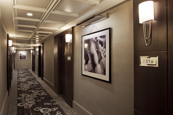 Ballroom/Hall 34 of 39