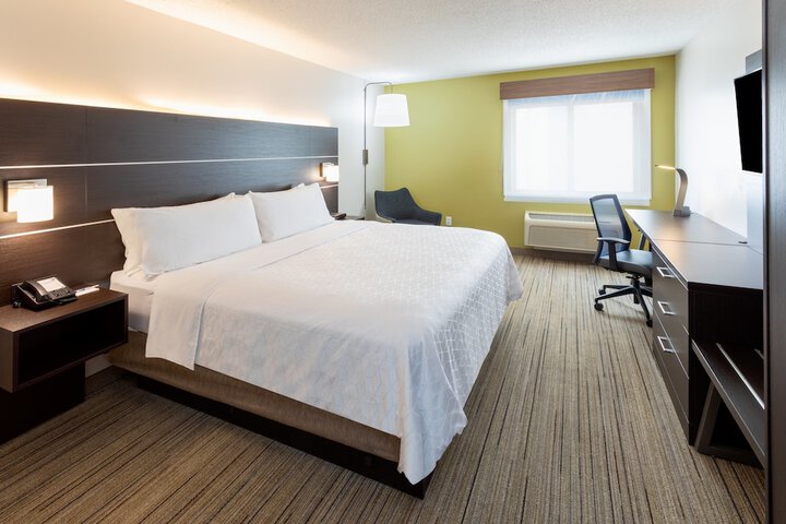 Room 17 of 40
