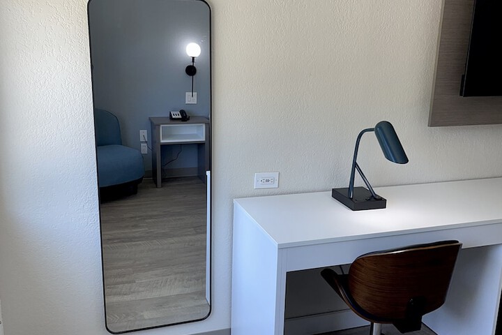 Room 18 of 27