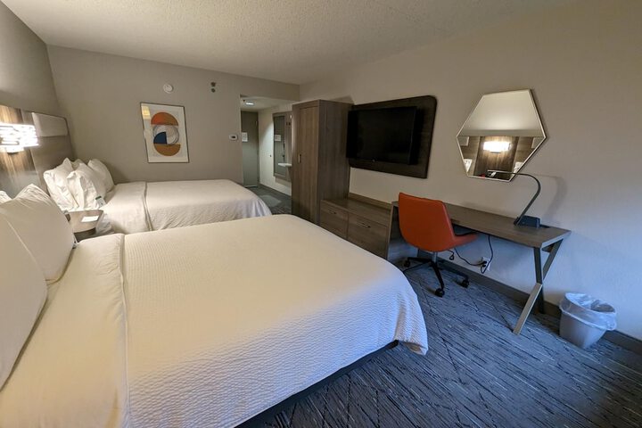 Holiday Inn Express Indianapolis Airport by IHG