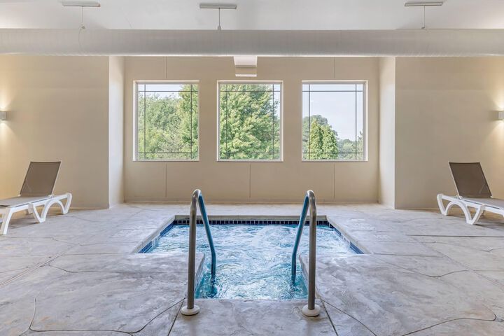 Comfort Suites Lake Geneva East