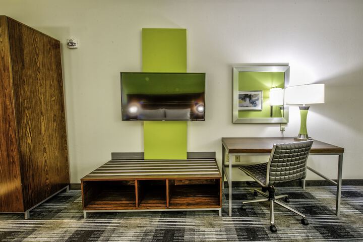 Holiday Inn Express & Suites Dallas NW - Farmers Branch by IHG