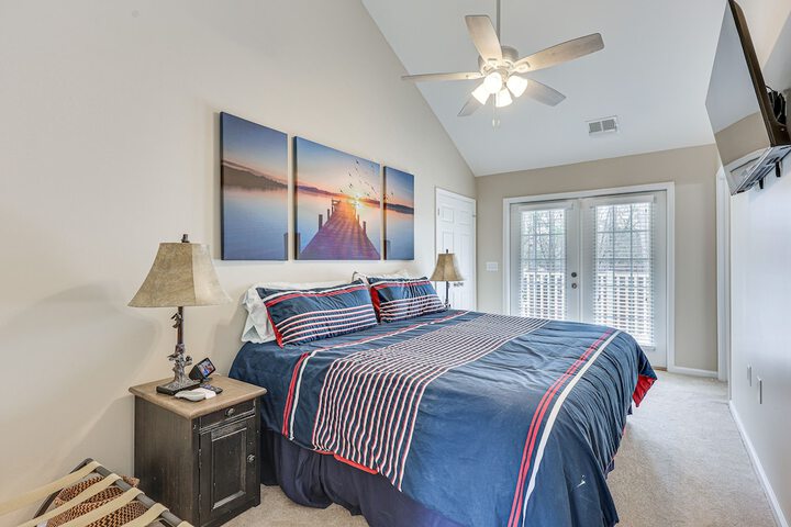 Townhome w / Outdoor Pool & White Lake Access!