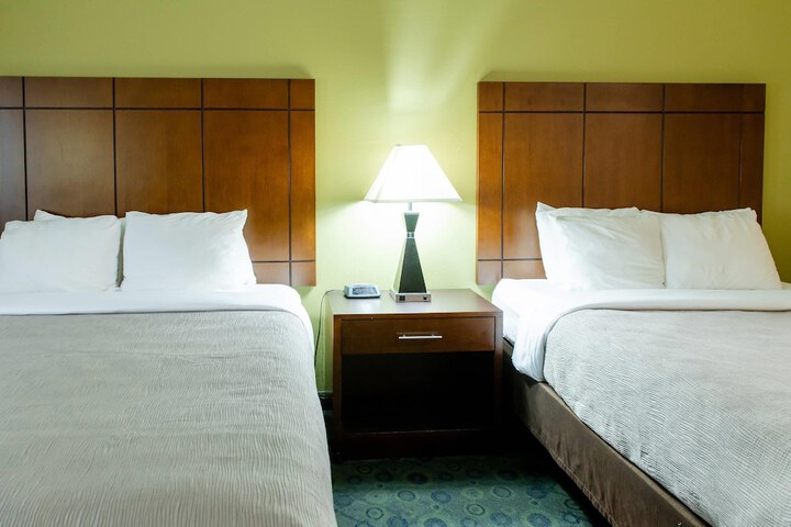 Quality Inn & Suites Bloomington I-55 and I-74