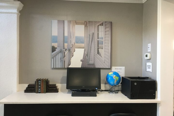 Business Center 42 of 44