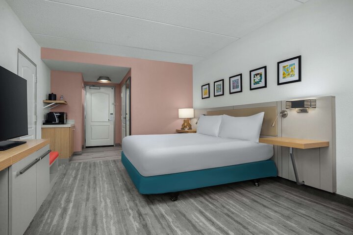 Room 8 of 40