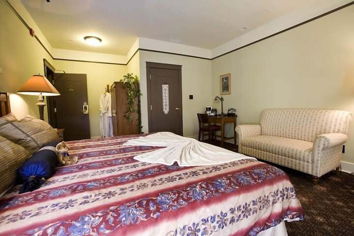 Room 10 of 13