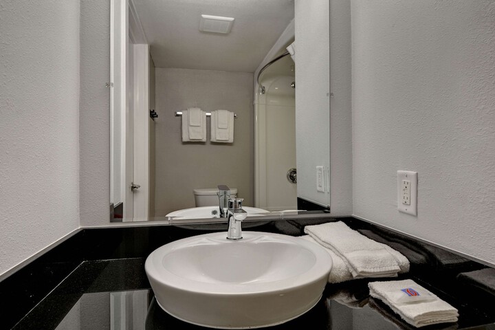 Room 17 of 28