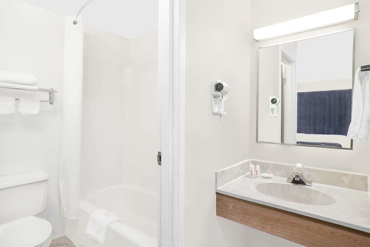 Room 10 of 26