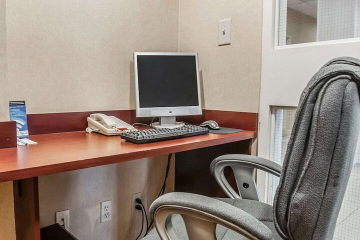 Business Center 31 of 31