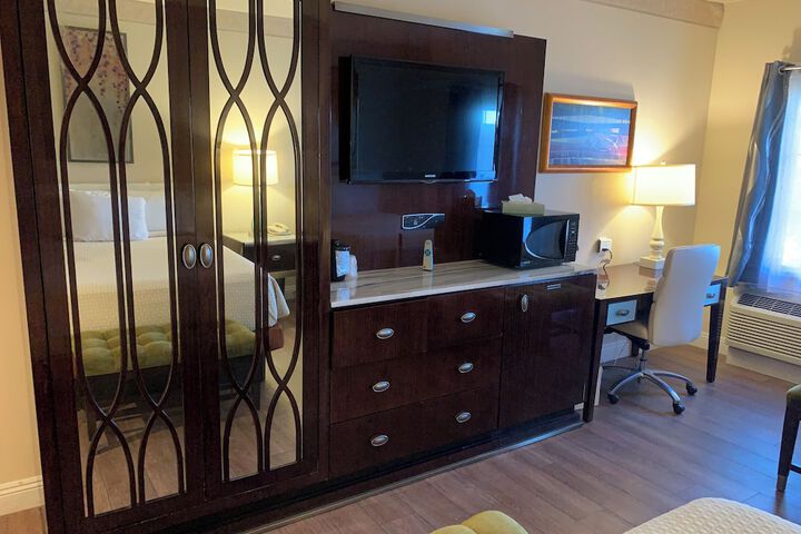 Room 33 of 50