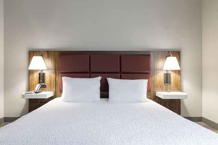 Room 9 of 37