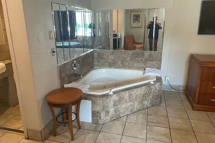 Room 17 of 22