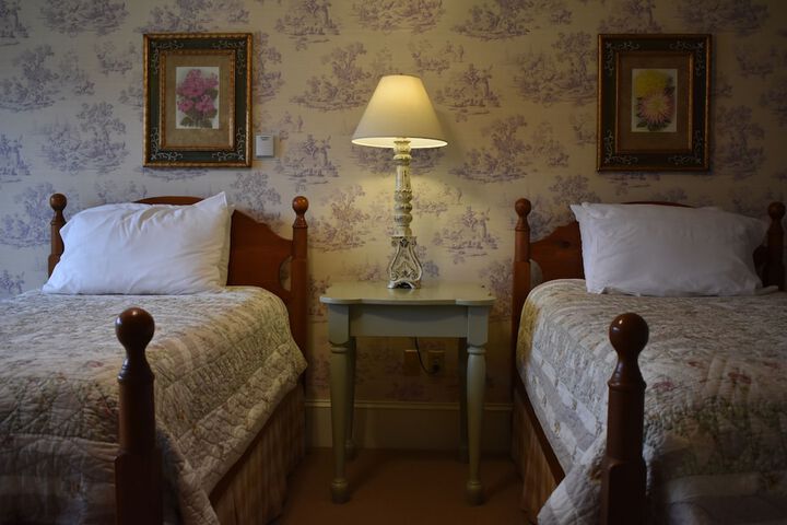 Room 27 of 73
