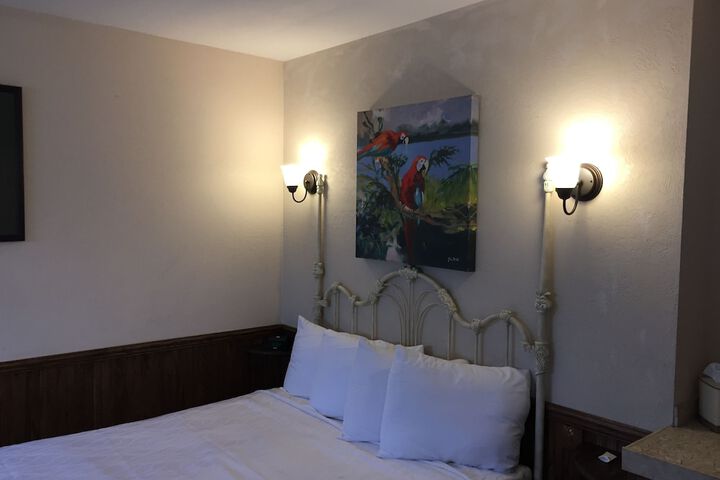 Room 47 of 162