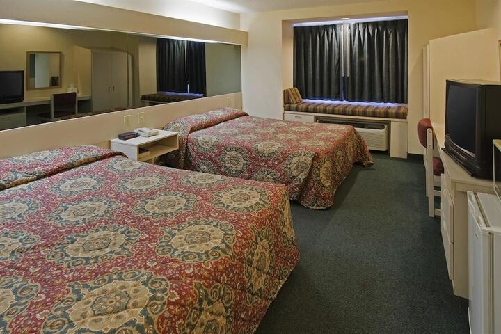 Room 4 of 12
