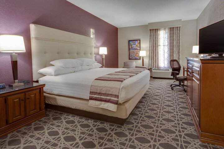 Room 8 of 43