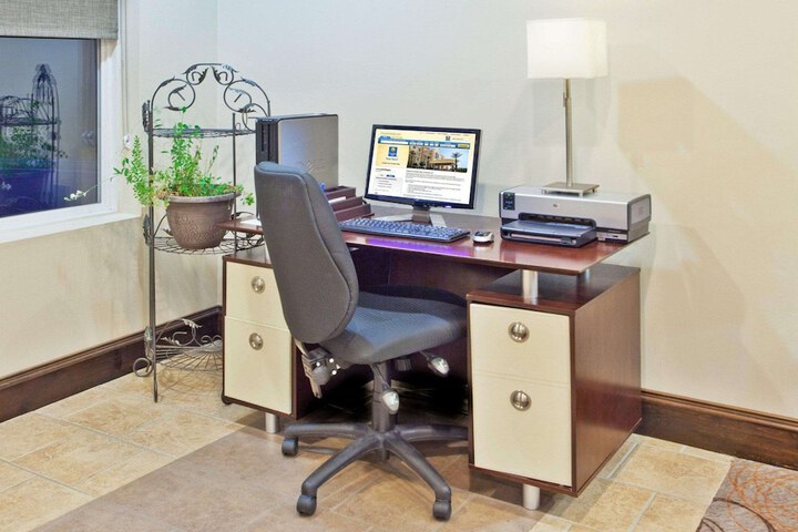 Business Center 18 of 18