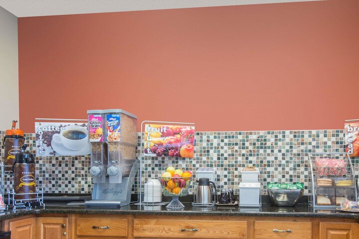 Super 8 by Wyndham Youngstown / Austintown