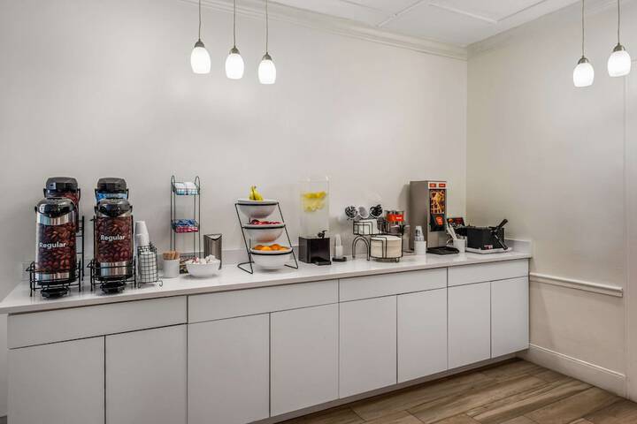 Breakfast/Coffee Service 59 of 78
