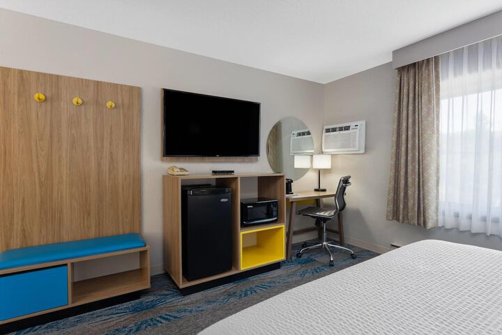 Days Inn and Suites by Wyndham Downtown Missoula-University
