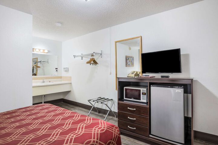 Room 19 of 34