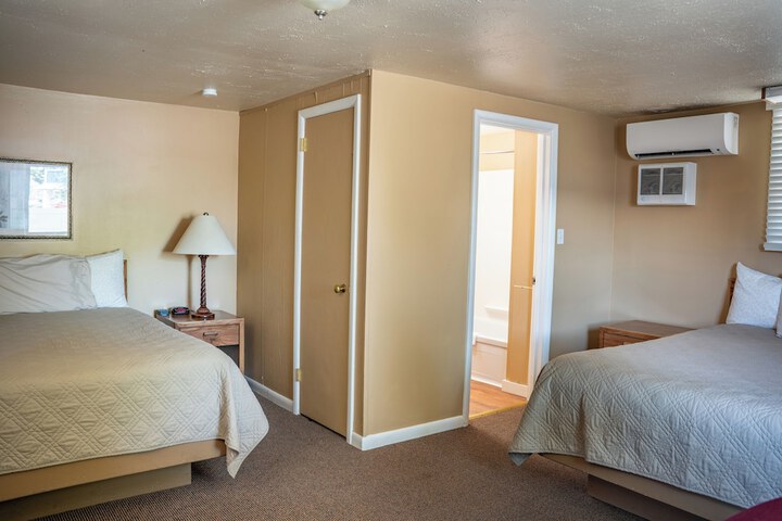 Room 20 of 34