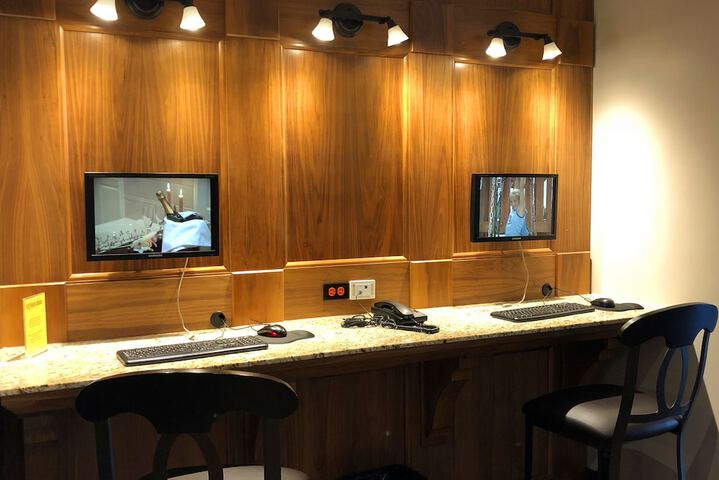 Business Center 82 of 83