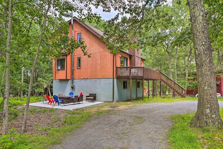 Bushkill House w / Deck & Community Amenities!