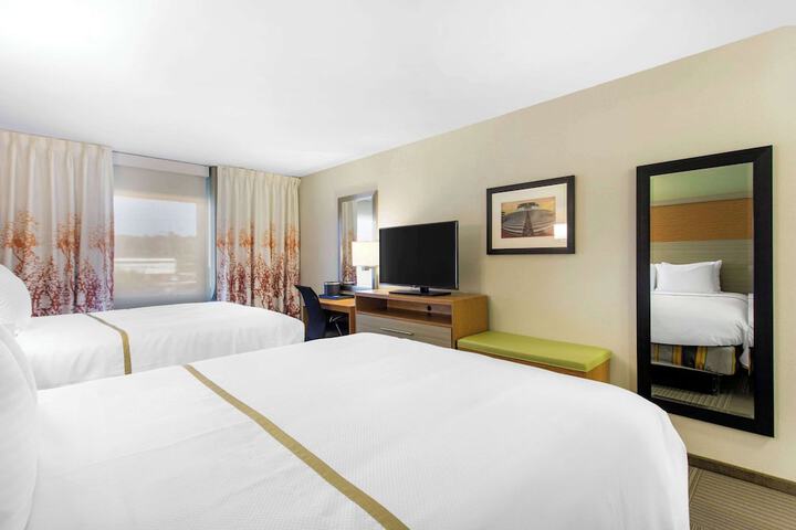 Room 9 of 32