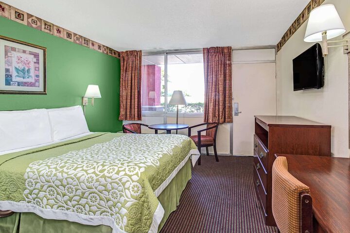 Room 26 of 35